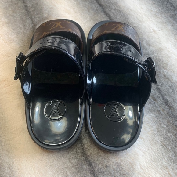 { Louis Vuitton } Sunbath Flat Mules Black Sandal - Picture 3 of 15
